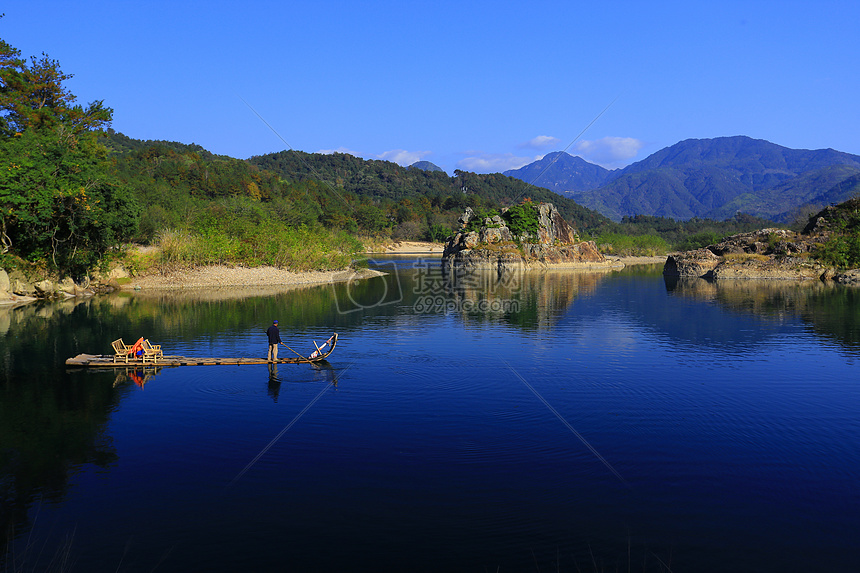 青山蓝水图片