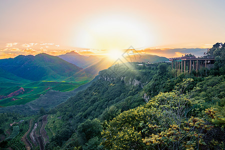 高山 山顶的云图片