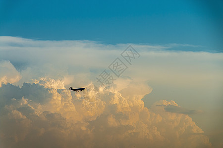 空中漫步云中漫步 飞机背景