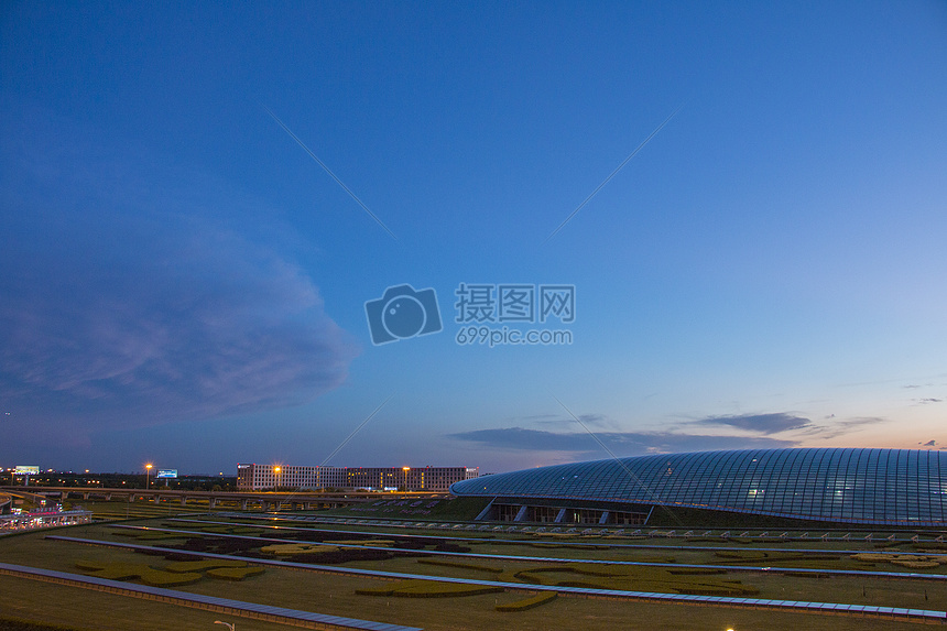 日落的首都机场图片
