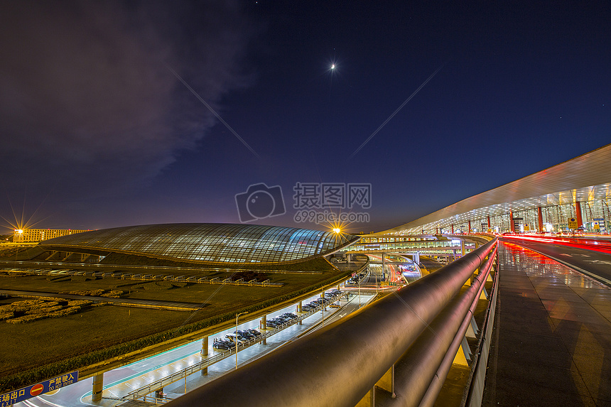 夜景的首都机场图片