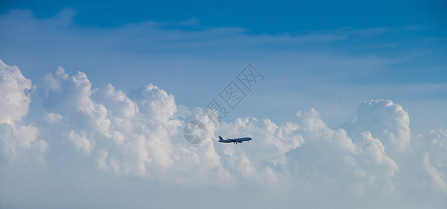 空中漫步云中漫步 飞机背景