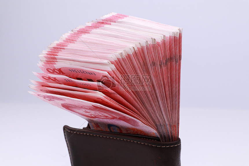 钱包里的一沓100元人民币图片素材_免费下载