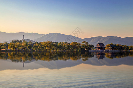 日落西山山秋景·颐和园昆明湖背景