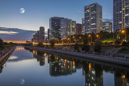 春江晚景中秋的月圆背景