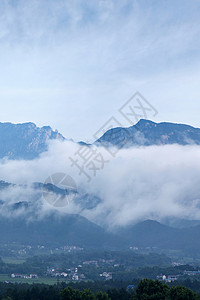 神龙谷神龙架大九湖大雾风光背景