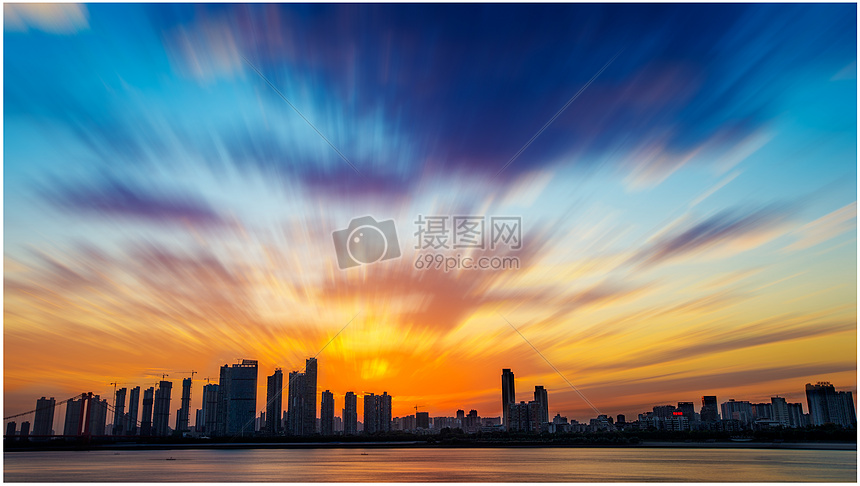 武汉傍晚晚霞江面风光