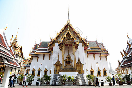 泰国大皇宫宏伟壮景 在阳光的照耀下显得金碧辉煌高清图片