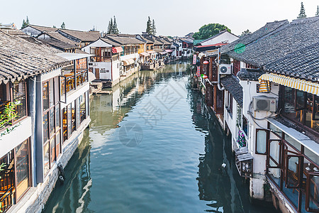 朱家角古镇河岸边古建筑群背景图片