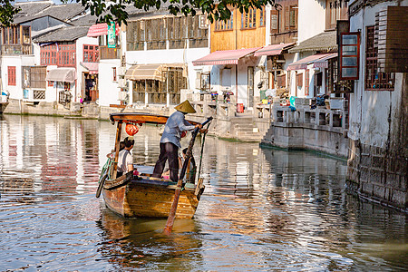 亲子户外旅游度假朱家角古镇建筑背景