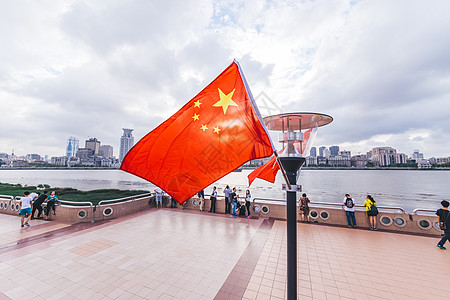 纪念日上海城市上海黄浦江边的五星红旗背景