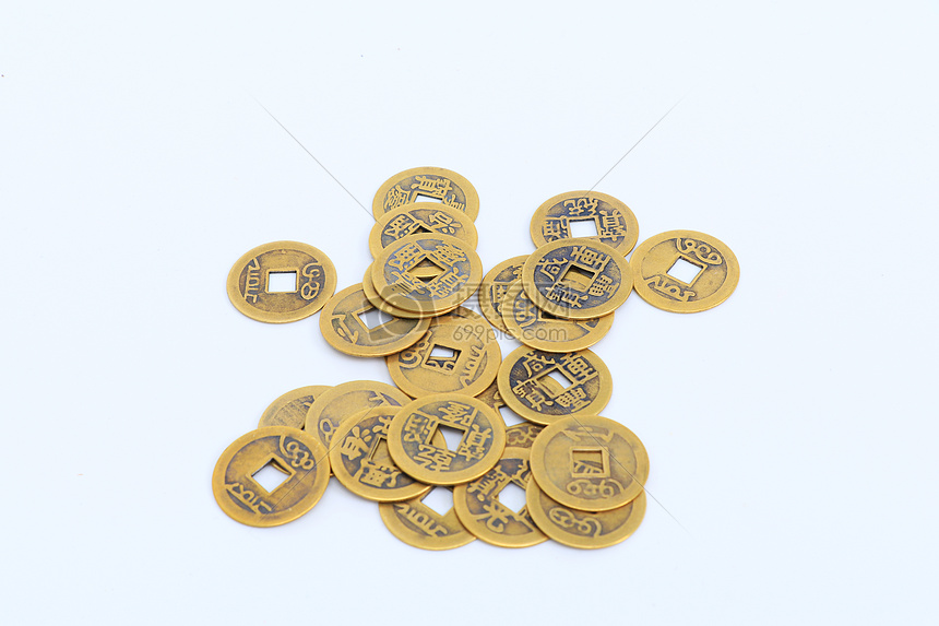 铜钱硬币白色背景图片