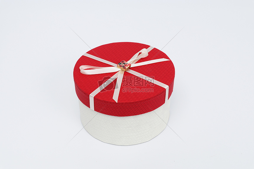 红色蝴蝶结蛋糕礼盒摆拍图片