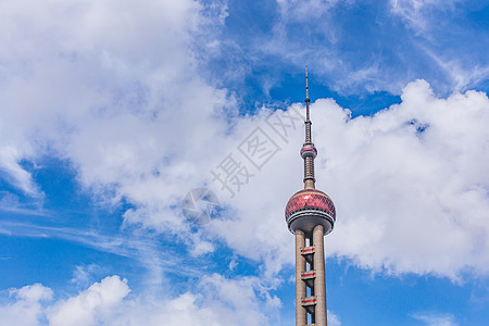 深圳建筑东方明珠电视塔蓝天白云背景