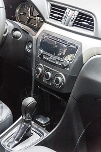 高级轿车控制仪表盘图片