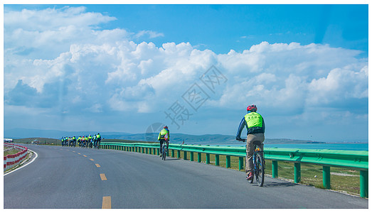 骑行者青海湖骑行高清图片