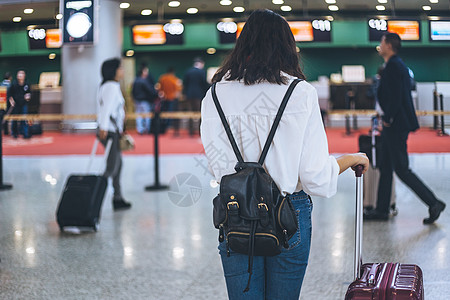 提示贴女生旅行机场候机背景