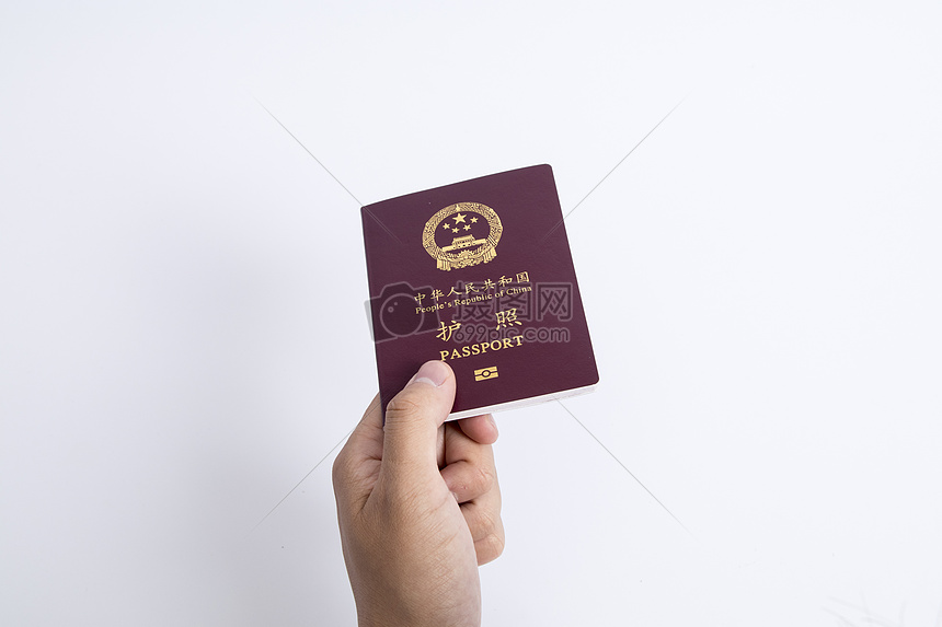 手拿护照证件图片