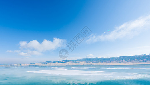 风景底部天空之镜蓝天白云青海湖背景