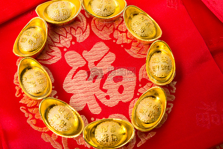 红喜春节福气福袋排列摆拍图片