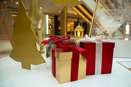商场圣诞节温馨时尚装饰高清图片