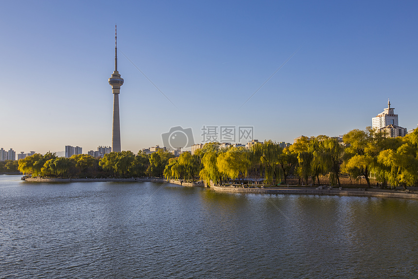 秋景.中央电视塔图片