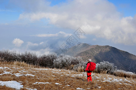 冻山山外有山高清图片