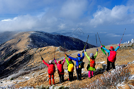 冻山登上山峰高清图片