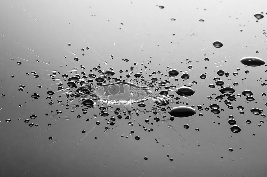 高速通透水滴摄影图片