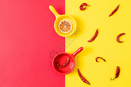 柠檬片红辣椒撞色背景素材图片