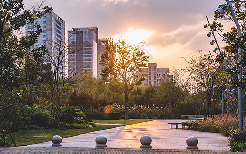 城市建筑夕阳西下背景