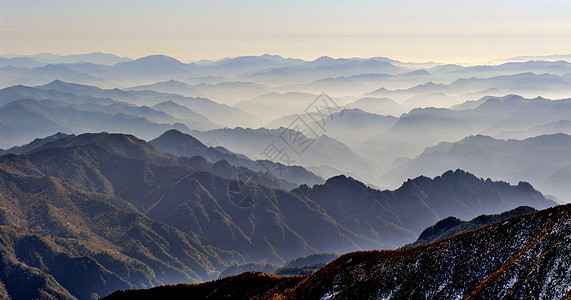 秦岭太白山崇山叠嶂图片