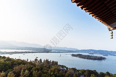 杭州西湖龙头屋檐湖中岛图片