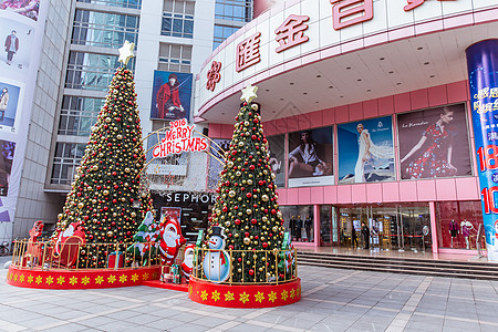 鹿和人商场圣诞树温馨装扮背景