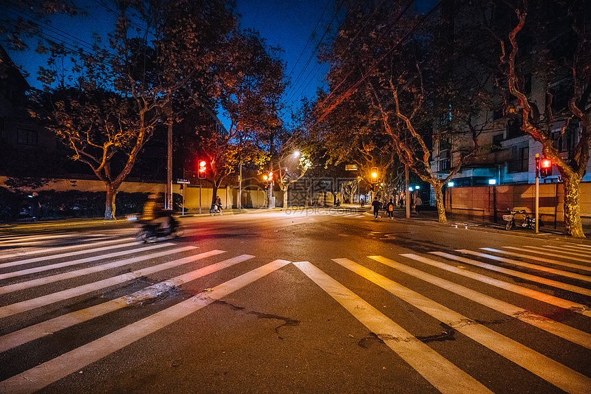 武康路街头夜景图片