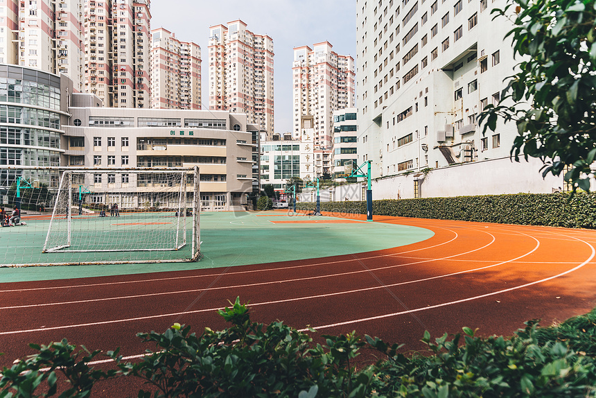 学校塑胶跑道图片