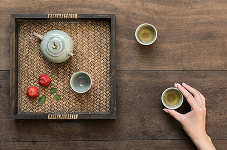 喝茶品茶木茶杯高清图片