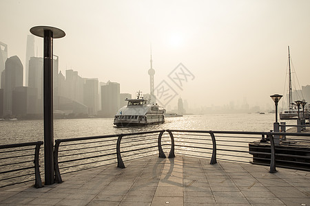 黄浦江游轮雾霾下的上海陆家嘴建筑背景