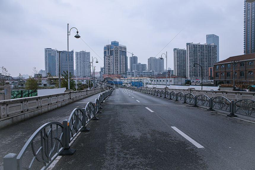 空阔大气道路城市建筑图片