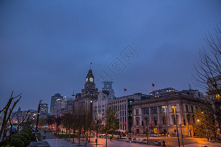 上海代表钟楼海关大楼夜景背景图片