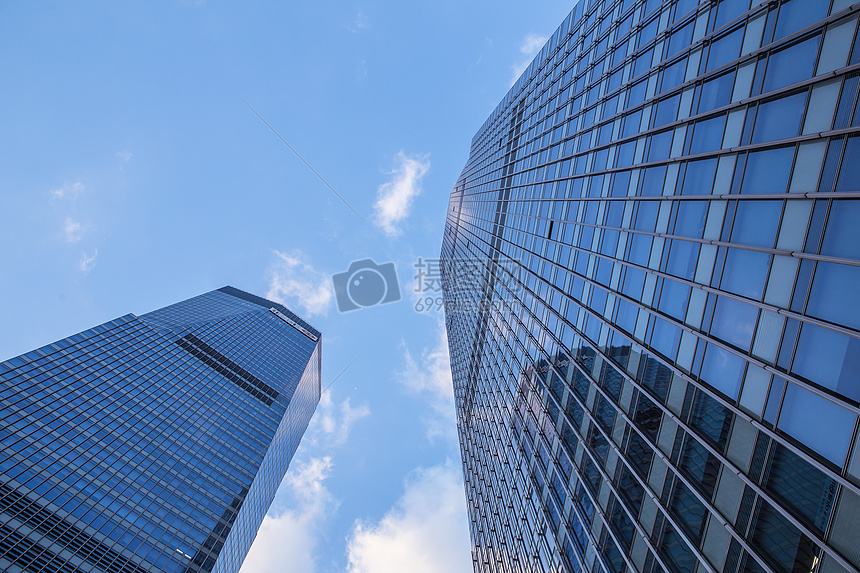 蓝天白云陆家嘴大气建筑图片