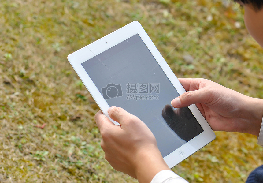 平板电脑 玩ipad图片