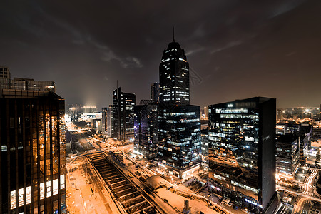 黑金色的车水马龙的城市夜景背景