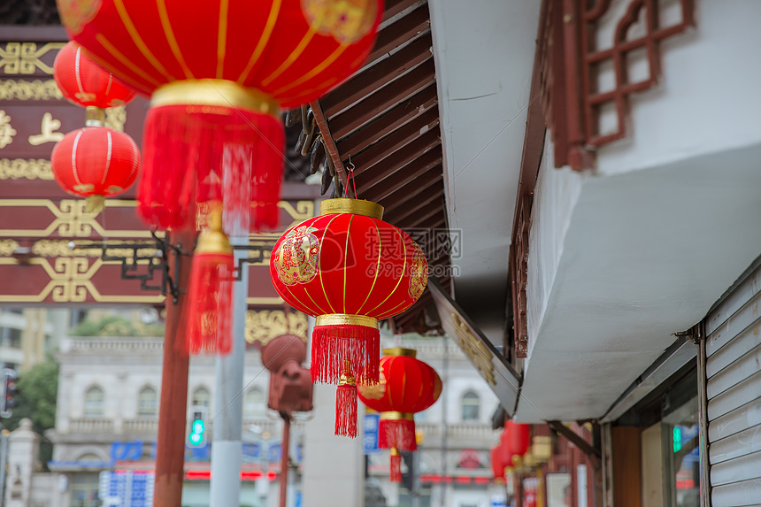 上海老街春节张灯结彩图片