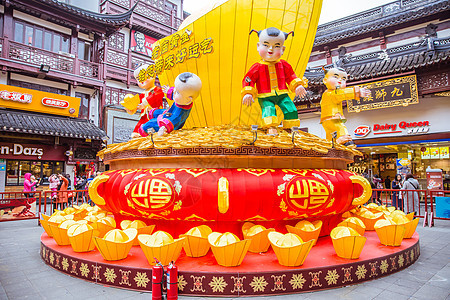 豫园鸡年春节财神福娃装饰背景图片