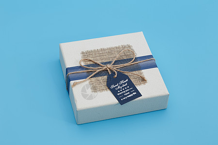 情人节方形礼盒在浅蓝色背景上高清图片