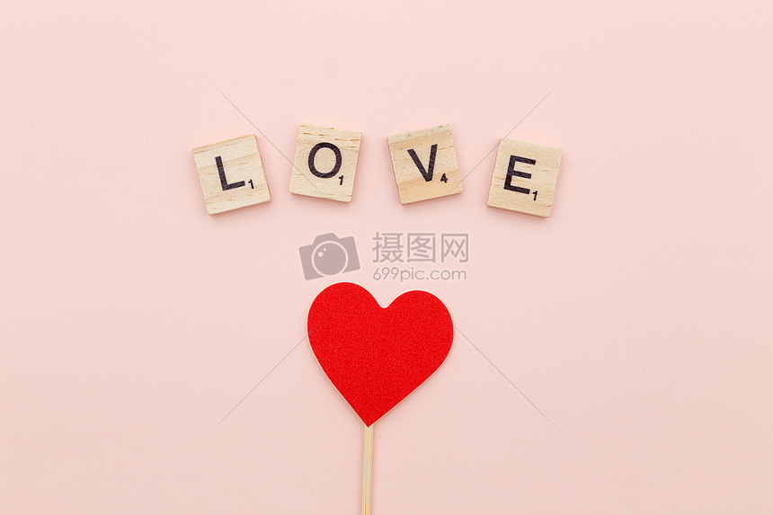 平铺的love字母图片