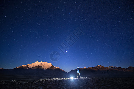 星空天空下的人高清图片