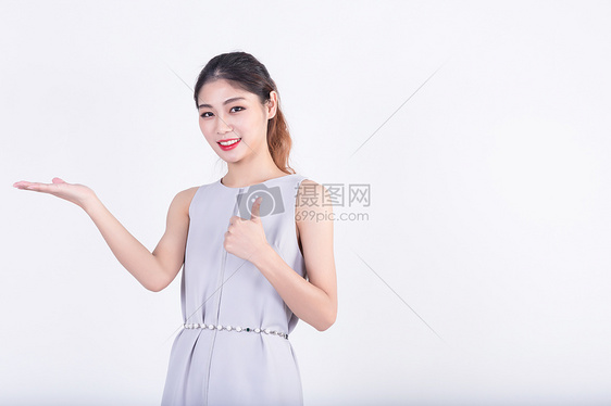 商务套裙女性广告留白展示图片