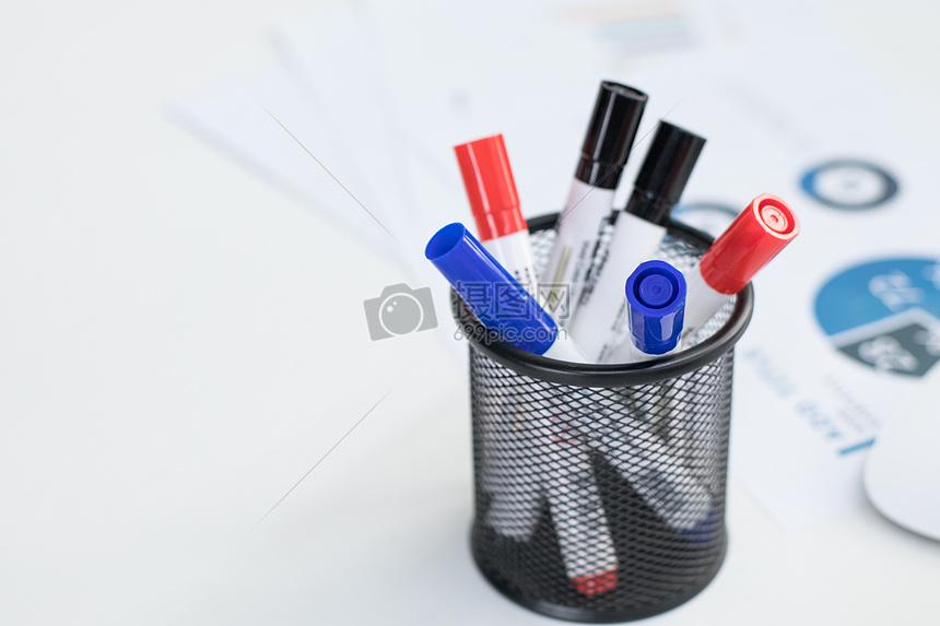 办公用品马克笔笔筒摄影图片免费下载_商业\/金